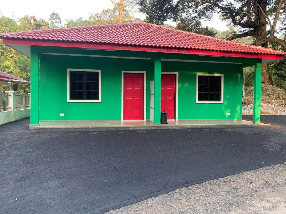 فندق Kampong Ayer Hitam في  Chalet Latip D'Ayer Itam المظهر الخارجي الصورة