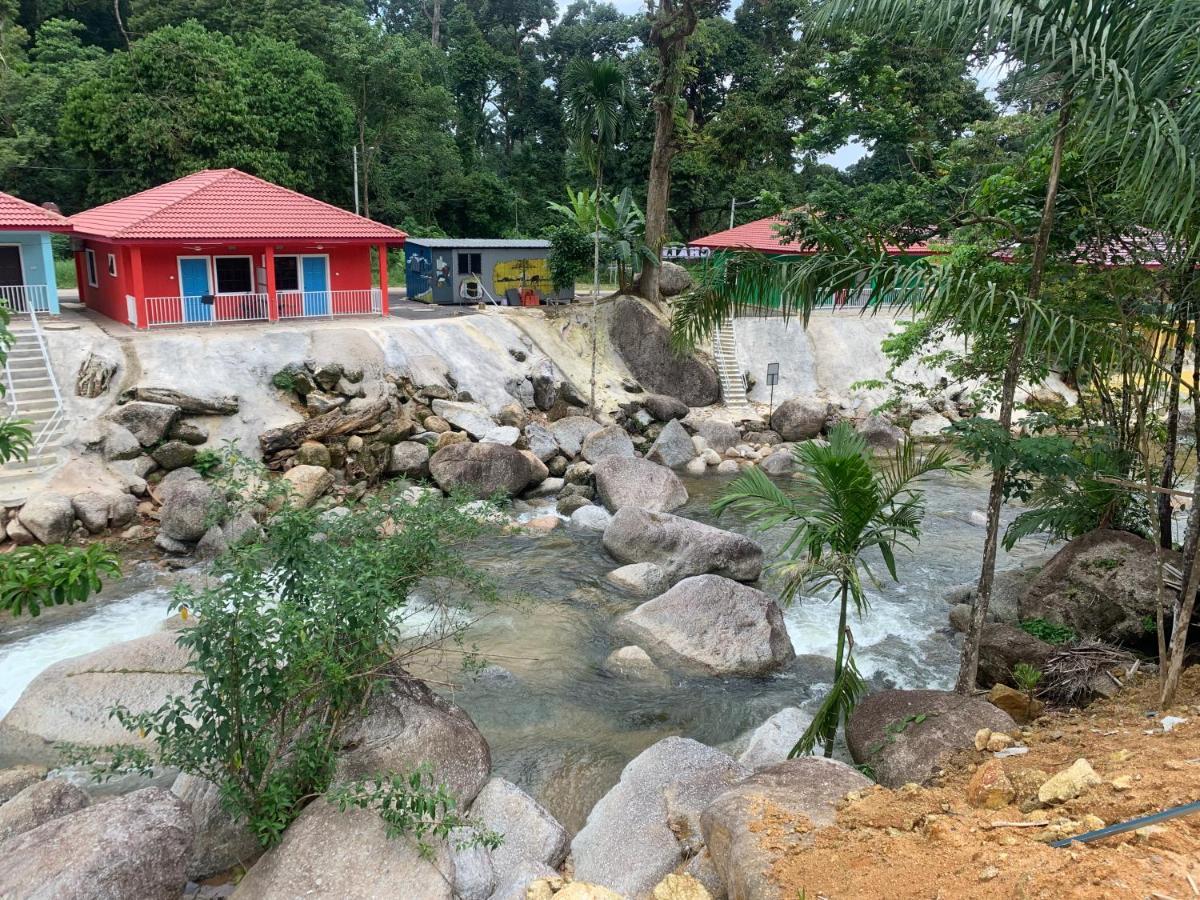 فندق Kampong Ayer Hitam في  Chalet Latip D'Ayer Itam المظهر الخارجي الصورة